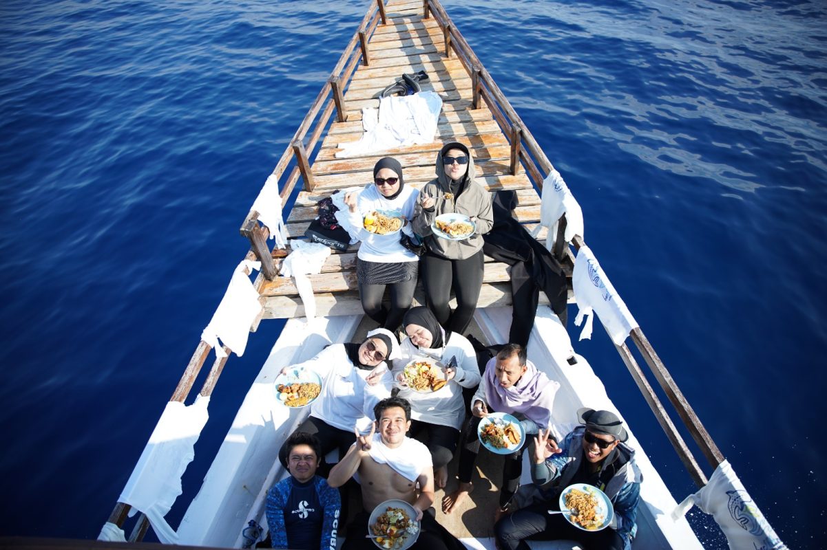 divers-lunch-time-1